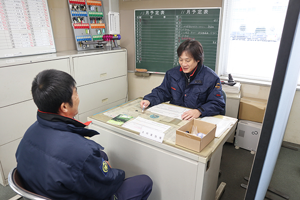 高松市場運送 点呼風景